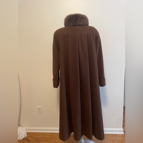 Vintage Wool Coat with Fur neck lining - Picture 12 of 12